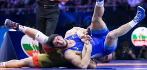 (VIDEO) Sadulaev tuširao Kylea Snydera u sudaru olimpijskih pobjednika